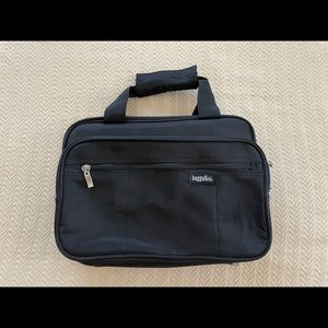 Baggallini bathroom travel toiletry bag